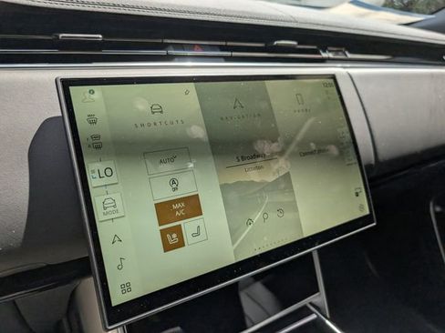 New 2025 Land Rover Range Rover SE image 9