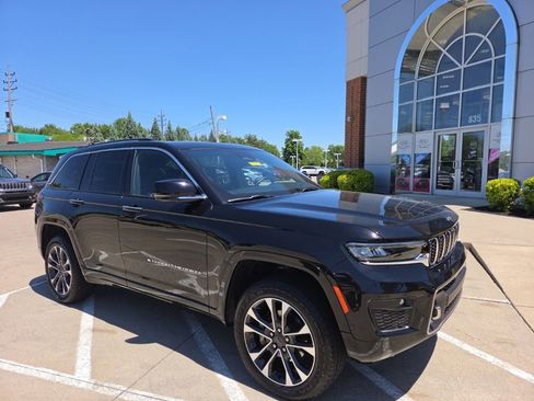 Certified 2023 Jeep Grand Cherokee Overland w/ Adv Protech Group III AWD/4WD image 2