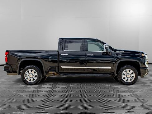 Used 2024 Chevrolet Silverado 2500 High Country w/ High Country Premium Package AWD/4WD image 2