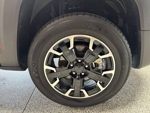 Used 2023 Jeep Renegade Latitude AWD/4WD image 28