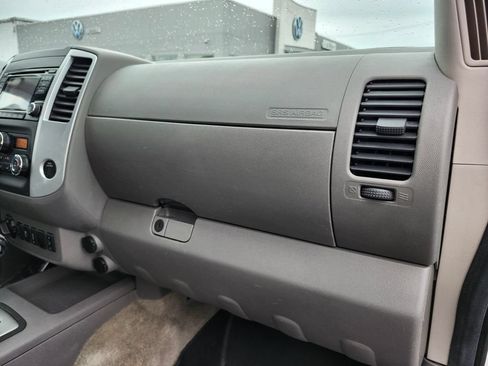 Used 2016 Nissan Frontier SV w/ SV Value Truck Package AWD/4WD image 12