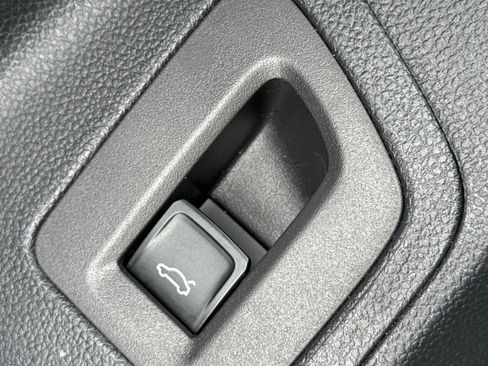 Certified 2023 Volkswagen Atlas SEL image 30