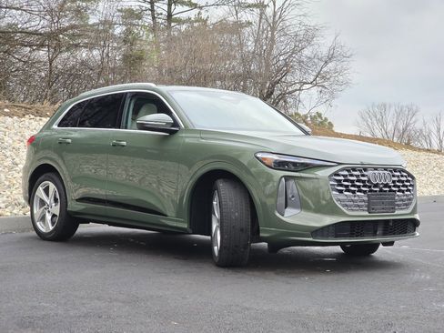 Certified 2025 Audi Q5 Prestige image 7