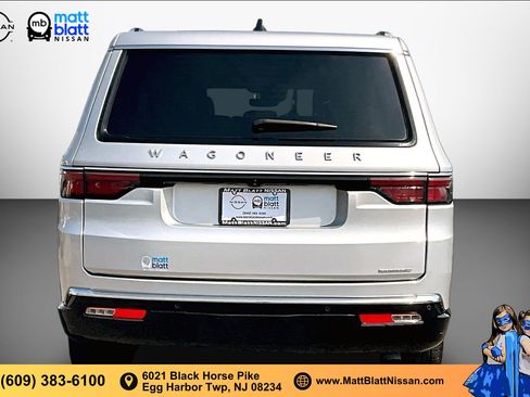 Used 2024 Jeep Wagoneer L Series III w/ Flexible Seating Group AWD/4WD image 3