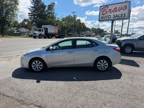 Used 2016 Toyota Corolla LE FWD image 2