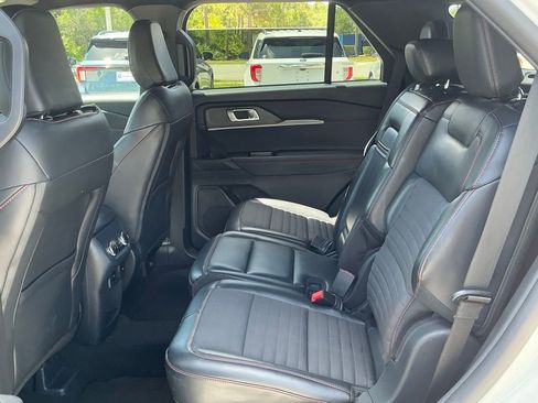 Used 2025 Ford Explorer ST-Line w/ ST-Line Street Pack AWD/4WD image 26