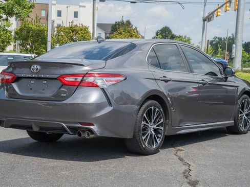 Used 2019 Toyota Camry SE FWD image 5