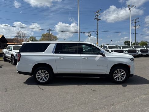 Used 2023 Chevrolet Suburban Premier image 6