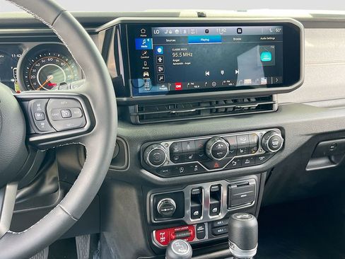 Used 2025 Jeep Wrangler Sport AWD/4WD image 14