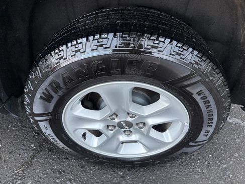 Used 2017 Jeep Grand Cherokee Laredo w/ Quick Order Package 23E image 10