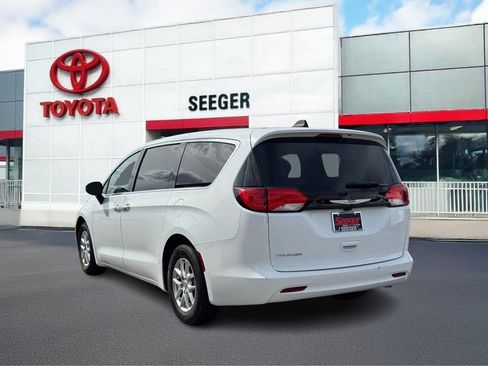 Used 2023 Chrysler Voyager LX FWD image 7