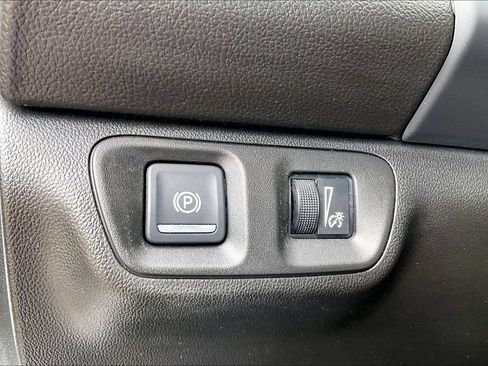 Used 2023 GMC Acadia SLE w/ Driver Convenience Package FWD image 33