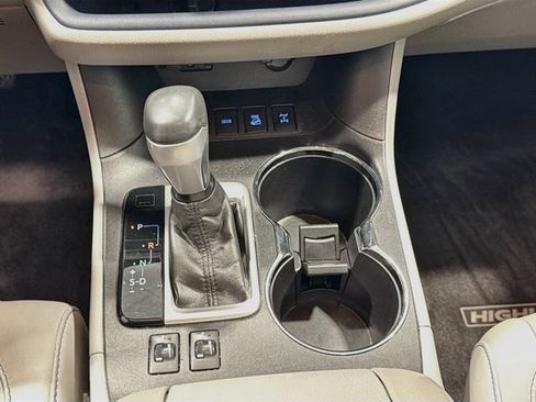 Used 2016 Toyota Highlander XLE AWD/4WD image 15