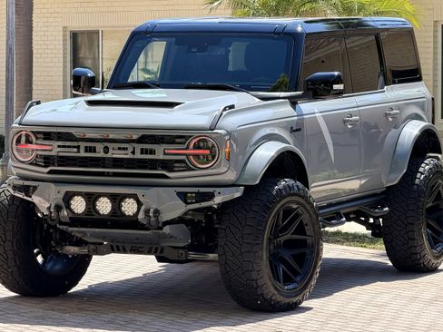 Used 2025 Ford Bronco Outer Banks AWD/4WD image 3