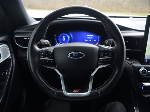 Used 2020 Ford Explorer ST w/ Premium Technology Package image 4