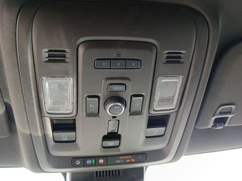Used 2024 Chevrolet Tahoe Z71 w/ Luxury Package AWD/4WD image 41