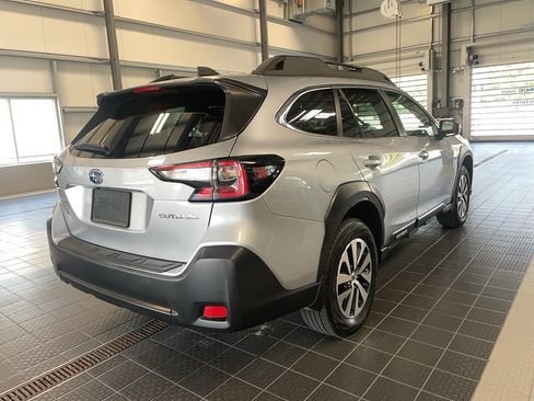 Used 2024 Subaru Outback Premium AWD/4WD image 17