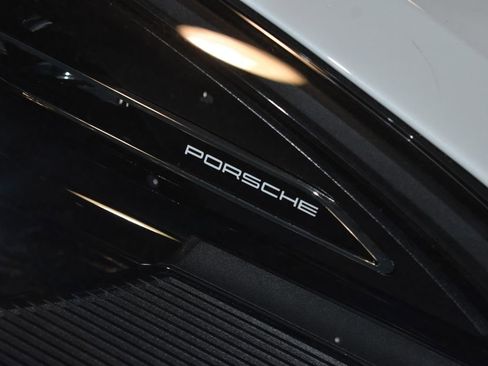 Certified 2025 Porsche Macan AWD/4WD image 28