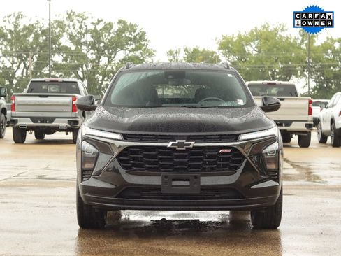 Used 2025 Chevrolet Trax RS w/ Sunroof Package FWD image 2