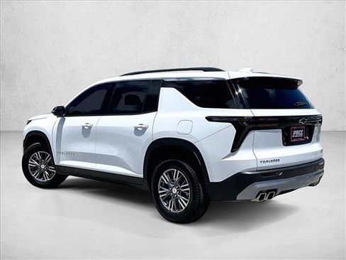 Used 2025 Chevrolet Traverse LT FWD image 13