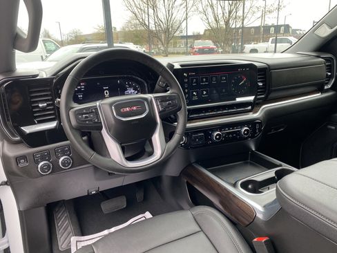 Used 2025 GMC Sierra 2500 SLT image 36