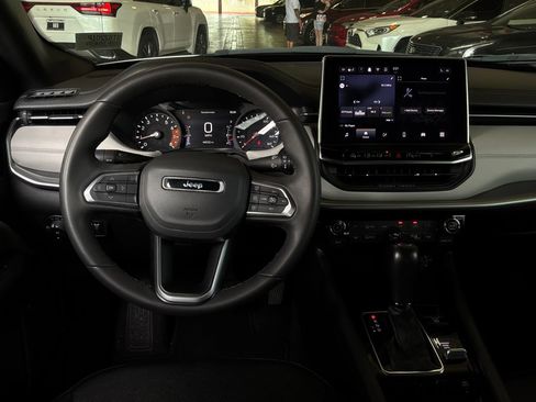 Used 2025 Jeep Compass Limited AWD/4WD image 14
