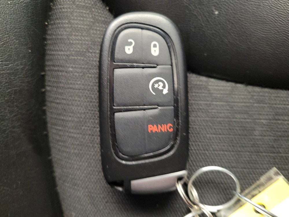 Used 2021 Jeep Cherokee Latitude Plus AWD/4WD image 32