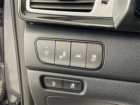 Used 2019 Kia Niro EX w/ Cold Weather Package 2.0 image 13