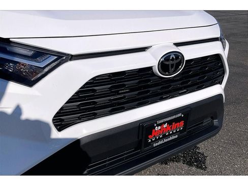 Used 2022 Toyota RAV4 XLE w/ XLE Grade Weather Package AWD/4WD image 31
