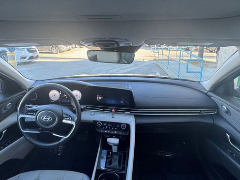 Used 2025 Hyundai Elantra Limited image 35