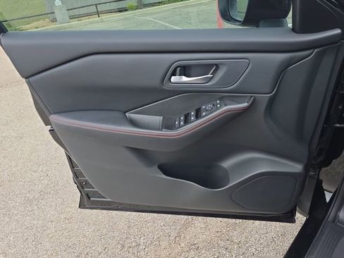 Used 2025 Nissan Rogue SV image 27