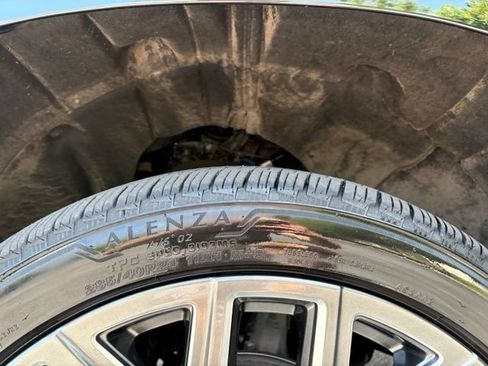 Used 2025 GMC Yukon Denali Ultimate w/ LPO, Floor Liner Package AWD/4WD image 14