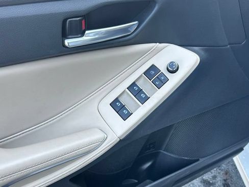 Used 2021 Toyota Avalon XLE w/ Moonroof Package FWD image 19