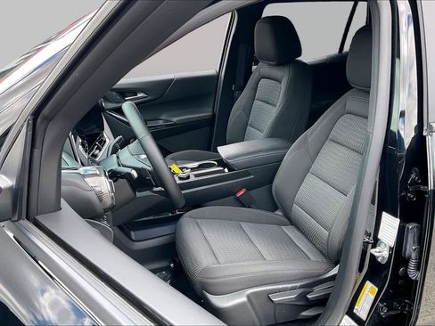 Used 2026 Chevrolet Equinox LT FWD image 9