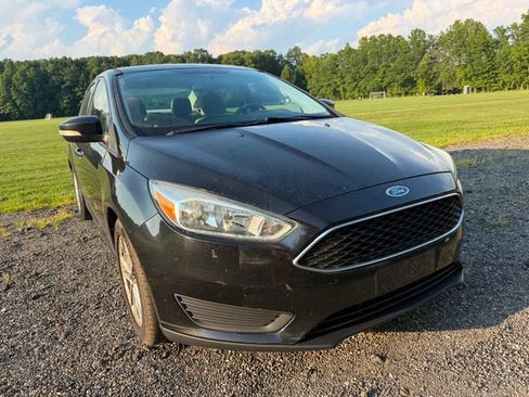Used 2015 Ford Focus SE FWD image 6