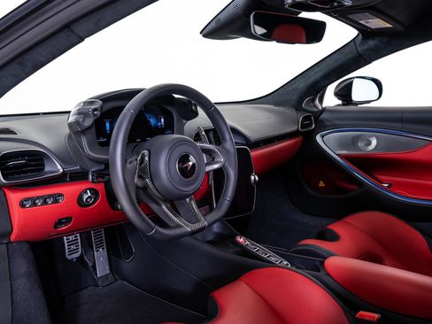Used 2024 McLaren Artura RWD image 18