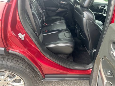 Used 2019 Jeep Cherokee Latitude Plus AWD/4WD image 24