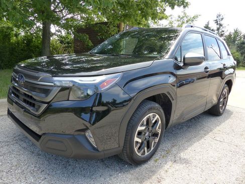 Used 2025 Subaru Forester Premium w/ Convenience Package #1 AWD/4WD image 6