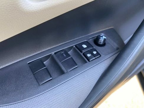 Used 2022 Toyota Corolla LE FWD image 13