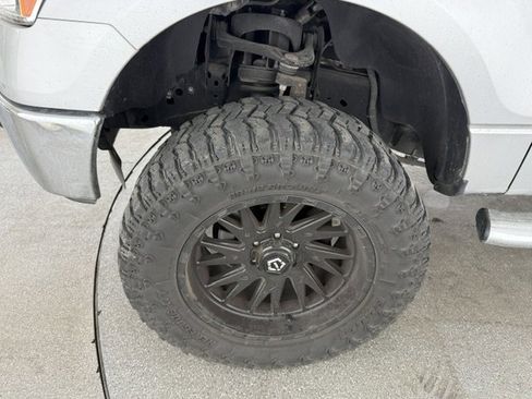 Used 2014 Ford F150 XLT w/ XLT Chrome Package image 4