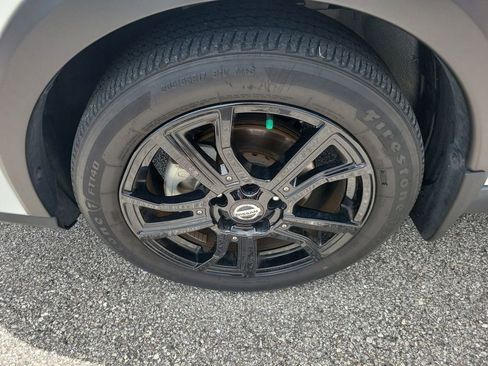 Used 2021 Nissan Kicks SR w/ SR Premium Package FWD image 7