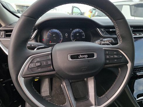 Used 2023 Jeep Grand Cherokee Limited w/ Luxury Tech Group II RWD image 11