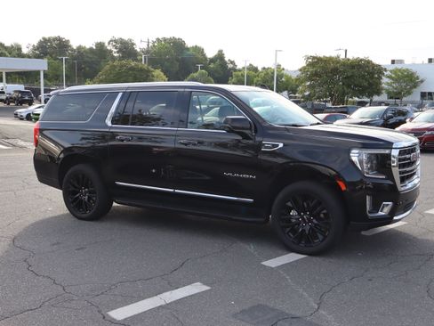 Used 2023 GMC Yukon XL SLT w/ SLT Luxury Package AWD/4WD image 13