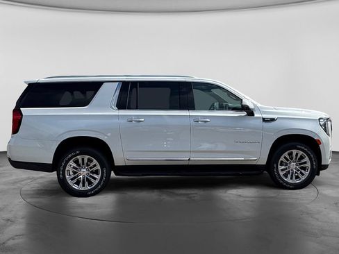 Used 2023 GMC Yukon XL SLT w/ SLT Premium Package AWD/4WD image 11