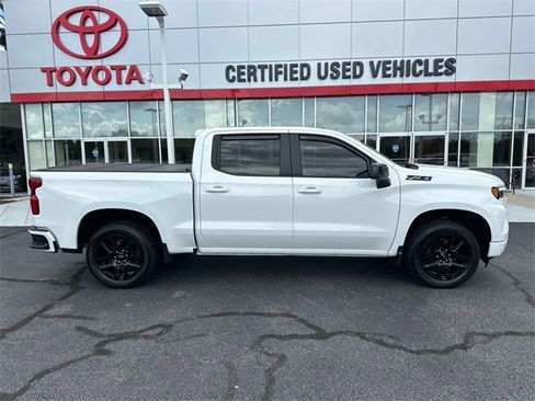 Used 2024 Chevrolet Silverado 1500 RST image 2