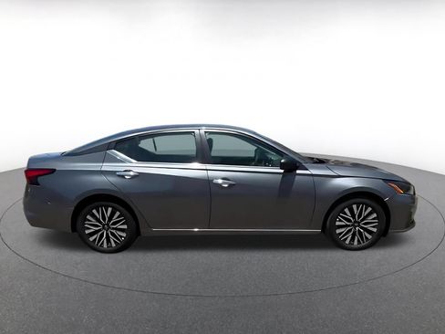 Used 2025 Nissan Altima 2.5 SV FWD image 15