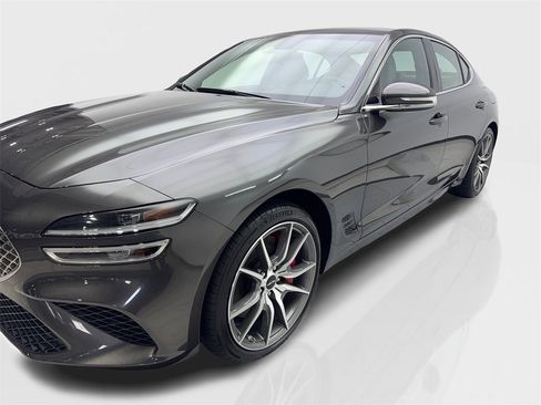 Used 2025 Genesis G70 2.5T image 11