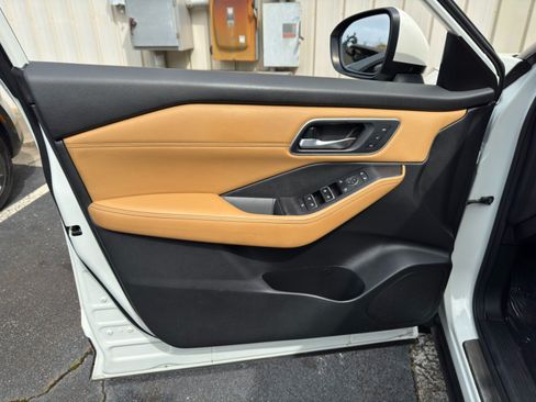 Used 2022 Nissan Rogue Platinum w/ Head-Up Display Package FWD image 40