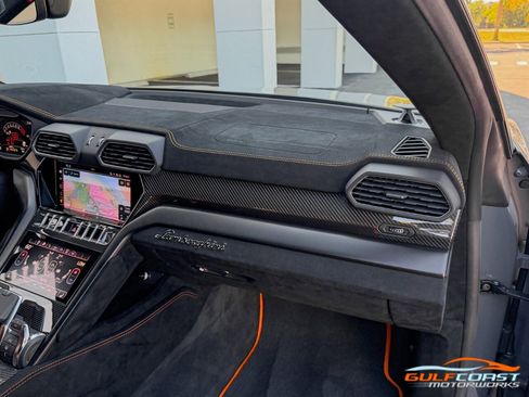 Used 2024 Lamborghini Urus Performante image 39