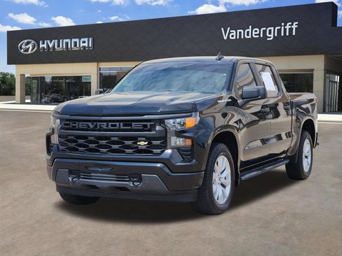 Used 2022 Chevrolet Silverado 1500 Custom RWD image 2